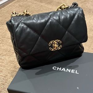 Chanel 19 Large Flap Bag - Black